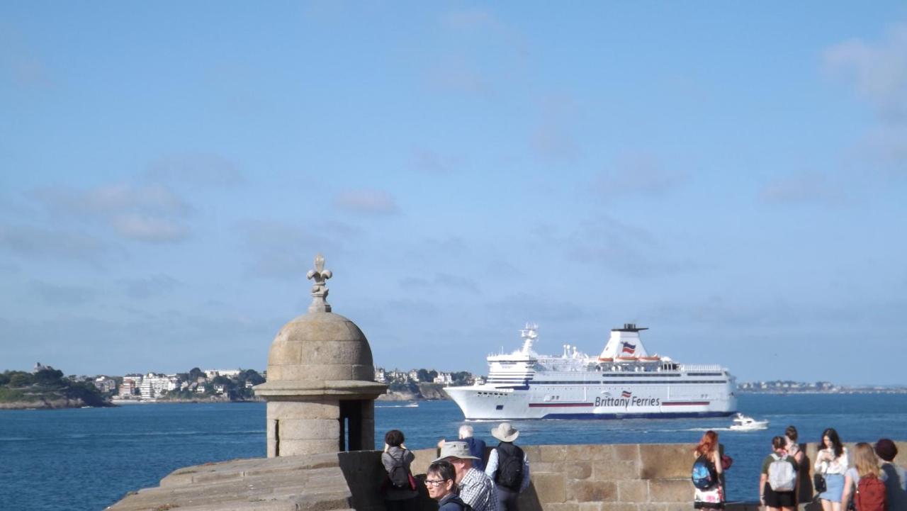 Appartement T2 ,Parking Prive,Terrasse, 10 Mns A Pieds De La Cite Corsaire Et Ses Plages แซ็งต์มาโล ภายนอก รูปภาพ